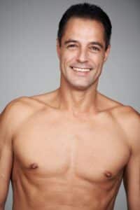Man has flat but flattering chest after addressing gynecomastia.